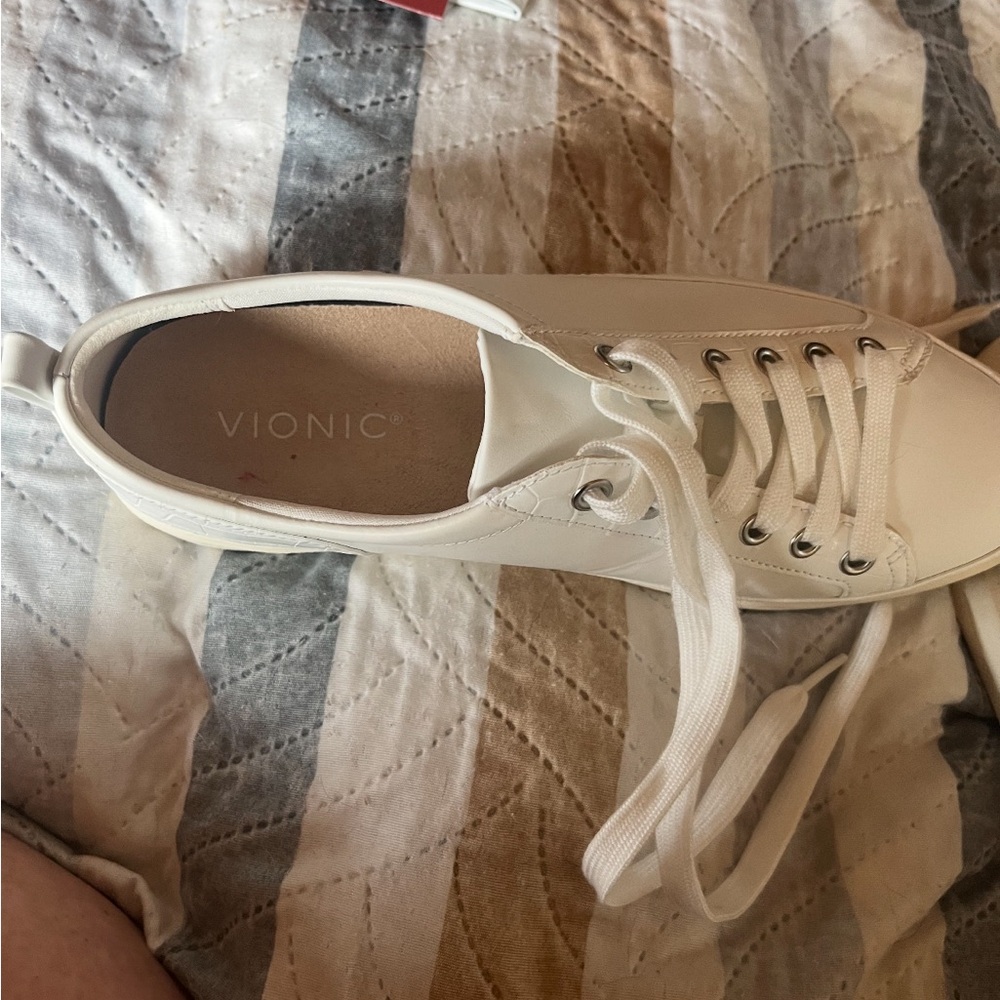 Vionic White Winny Leather Lace-Up Sneaker  NWOT. - Picture 5 of 8